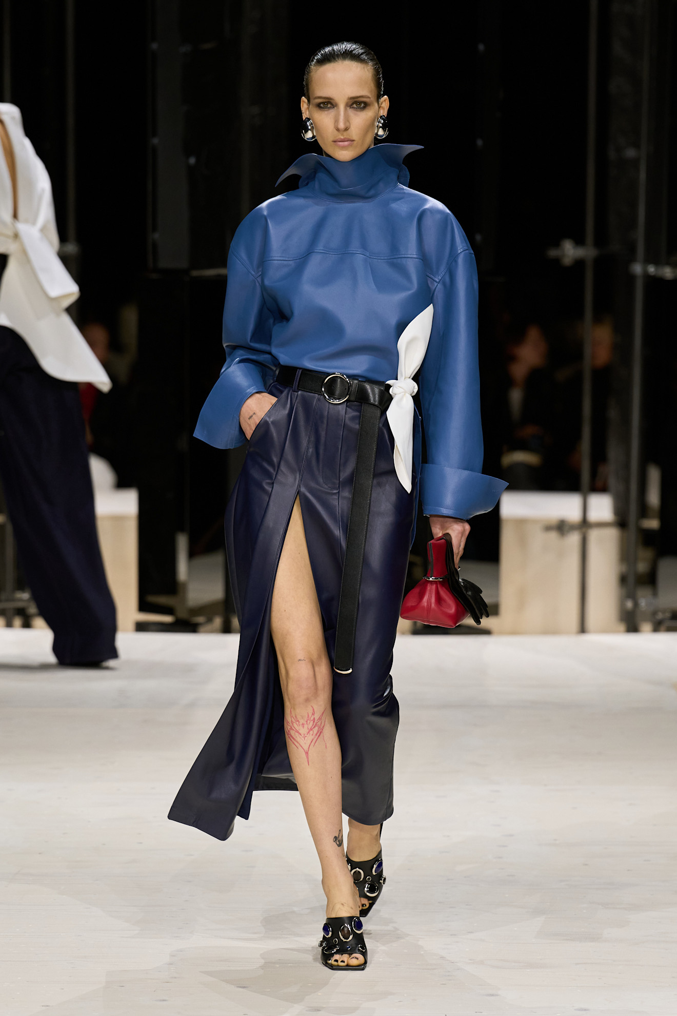  أناقة مميزة في ألوان خريف وشتاء 2026 Givenchy